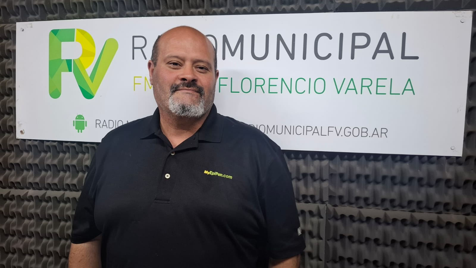 Víctor Navarro: 20 años llevando juguetes y alegría a los niños del Hospital Mi Pueblo en Navidad